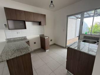 Se alquila casa con patio en San Antonio Alajuela 26-1333 