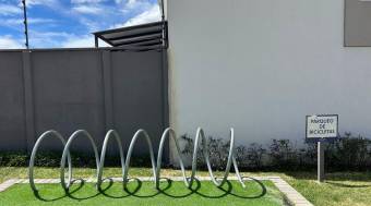 Se alquila casa con patio en San Antonio Alajuela 26-1333 