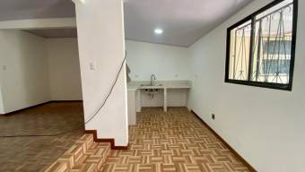 Se vende espaciosa casa en Hatillo San José 26-310