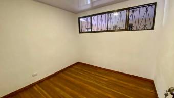 Se vende espaciosa casa en Hatillo San José 26-310