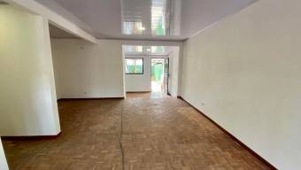 Se vende espaciosa casa en Hatillo San José 26-310