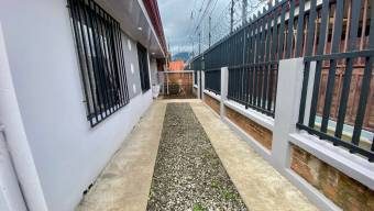 Se vende espaciosa casa en Hatillo San José 26-310