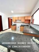 Escazu casa en alquier $2.100 /326 metros, terraza y jardin