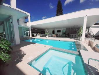 Se vende casa a estrenar en Escazú San José 26-175