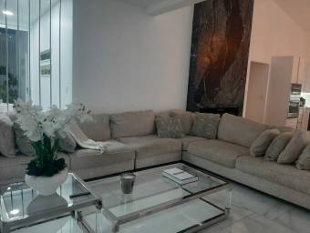 Se vende casa a estrenar en Escazú San José 26-175