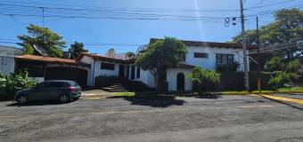 Se vende espaciosa casa en Carmen San José 26-576