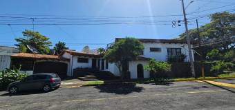 Se vende espaciosa casa en Carmen San José 26-576