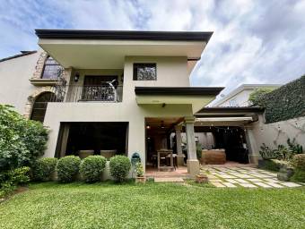 Se vende casa con patio en San Rafael Escazú 26-1338