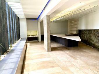 Se vende espaciosa casa en San Pedro Montes de Oca 26-537