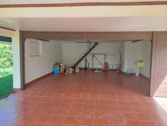 Se vende casa con amplio patio en Jesús Santa Barbará 26-544