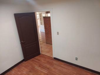 Se vende casa con amplio patio en Jesús Santa Barbará 26-544