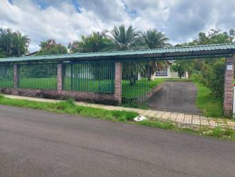 Se vende casa con amplio patio en Jesús Santa Barbará 26-544