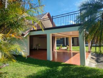 Se vende casa con amplio patio en Jesús Santa Barbará 26-544