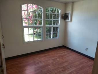 Se vende casa con amplio patio en Jesús Santa Barbará 26-544