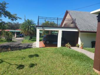 Se vende casa con amplio patio en Jesús Santa Barbará 26-544