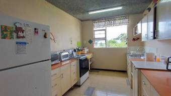 Se vende casa con patio en Mercedes Montes de Oca 26-238