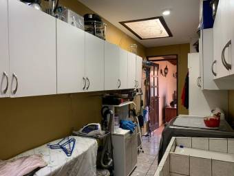 Se vende espaciosa casa con patio en La Asunción Heredia 25-950