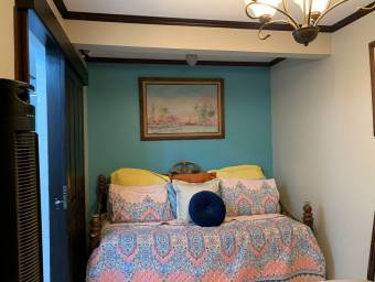 Se vende espaciosa casa con patio en La Asunción Heredia 25-950