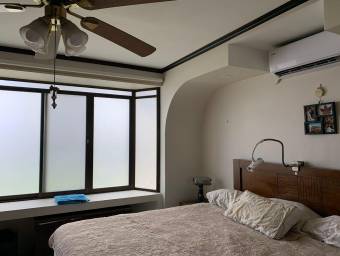 Se vende espaciosa casa con patio en La Asunción Heredia 25-950