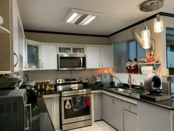 Se vende espaciosa casa con patio en La Asunción Heredia 25-950