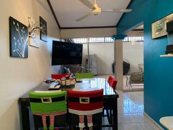 Se vende espaciosa casa con patio en La Asunción Heredia 25-950