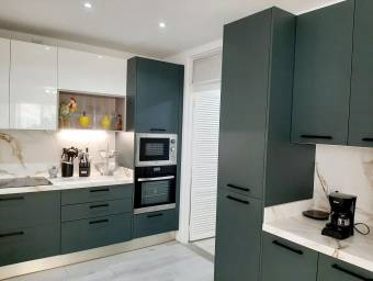 Se vende espaciosa casa en Santa Ana San José 25-114