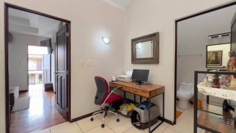 Se vende espaciosa casa en Curridabat San José 26-945