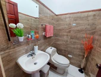 Se vende casa con piscina en Escazú San José 26-1351