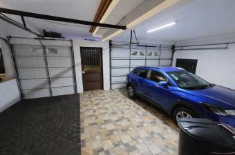 Se vende casa con patio en San Rafael Escazú 26-1355