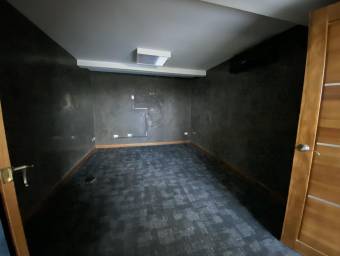 Se vende espacioso local comercial en Uruca Santa Ana 24-578, $ 180,000, 2, San José, Santa Ana