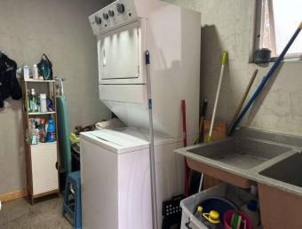 Joya de Arquitectura Industrial Diseño Modular y Vistas a la Montaña