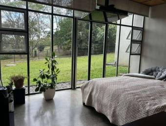 Joya de Arquitectura Industrial Diseño Modular y Vistas a la Montaña