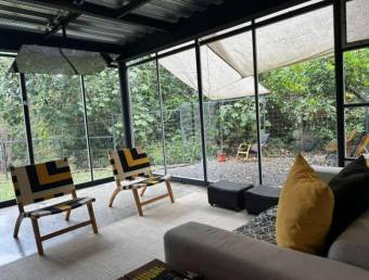 Joya de Arquitectura Industrial Diseño Modular y Vistas a la Montaña