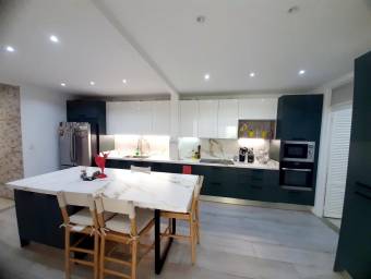 Elegancia Contemporánea Casa Impecable en Condominio Privado de solo 5 Unidades