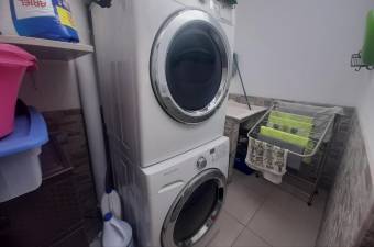 Elegancia Contemporánea Casa Impecable en Condominio Privado de solo 5 Unidades