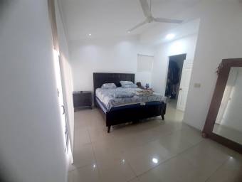 Elegancia Contemporánea Casa Impecable en Condominio Privado de solo 5 Unidades