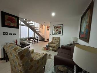 #24-1379  Casa en venta en Condominio privado