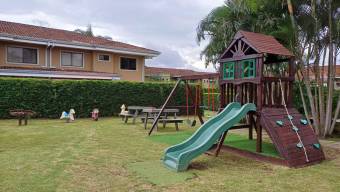 Elegancia y Confort en Condominio Almería Residencia con Jardín Privado y BBQ