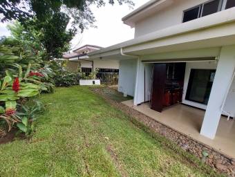 Se alquila casa con patio en San Rafael Alajuela 26-50