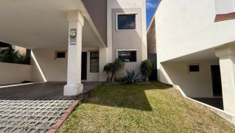 Venta de Casa en Moravia-La Trinidad. RAH 26-1293 