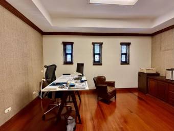 Elegancia Mediterránea en Los Laureles Amplitud, Exclusividad y Doble Oficina.