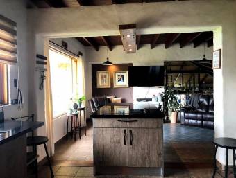 Se alquila casa en Concepción Heredia 26-255