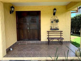 Se alquila casa en Concepción Heredia 26-255