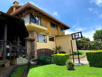 Se alquila casa en Concepción Heredia 26-255