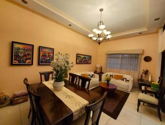 Se vende casa esquinera en Escazú San José 26-1351