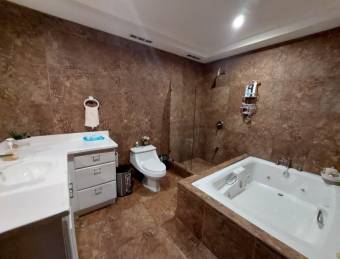 Se vende casa en San Miguel Heredia 26-693