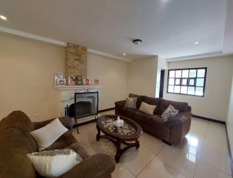 Se vende casa en San Miguel Heredia 26-693