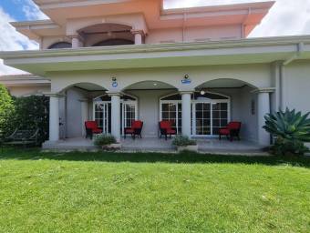 Se vende espaciosa casa en Tres Ríos Cartago 26-171