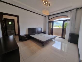 Se vende espaciosa casa en Tres Ríos Cartago 26-171