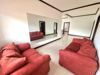 Se vende espaciosa casa en Tres Ríos Cartago 26-171